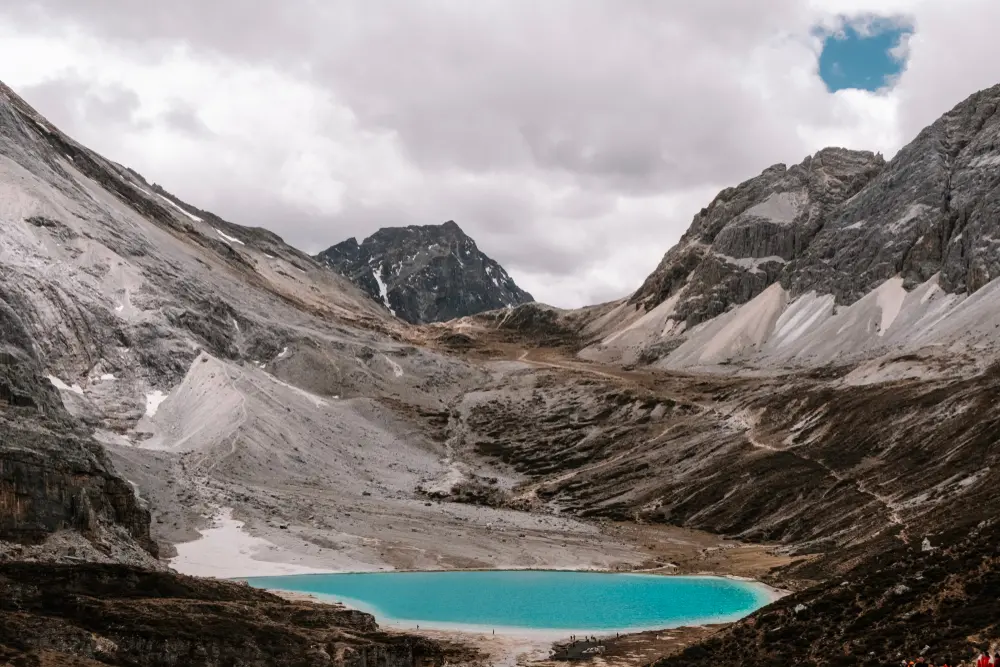 牛奶海 (俄絨厝)